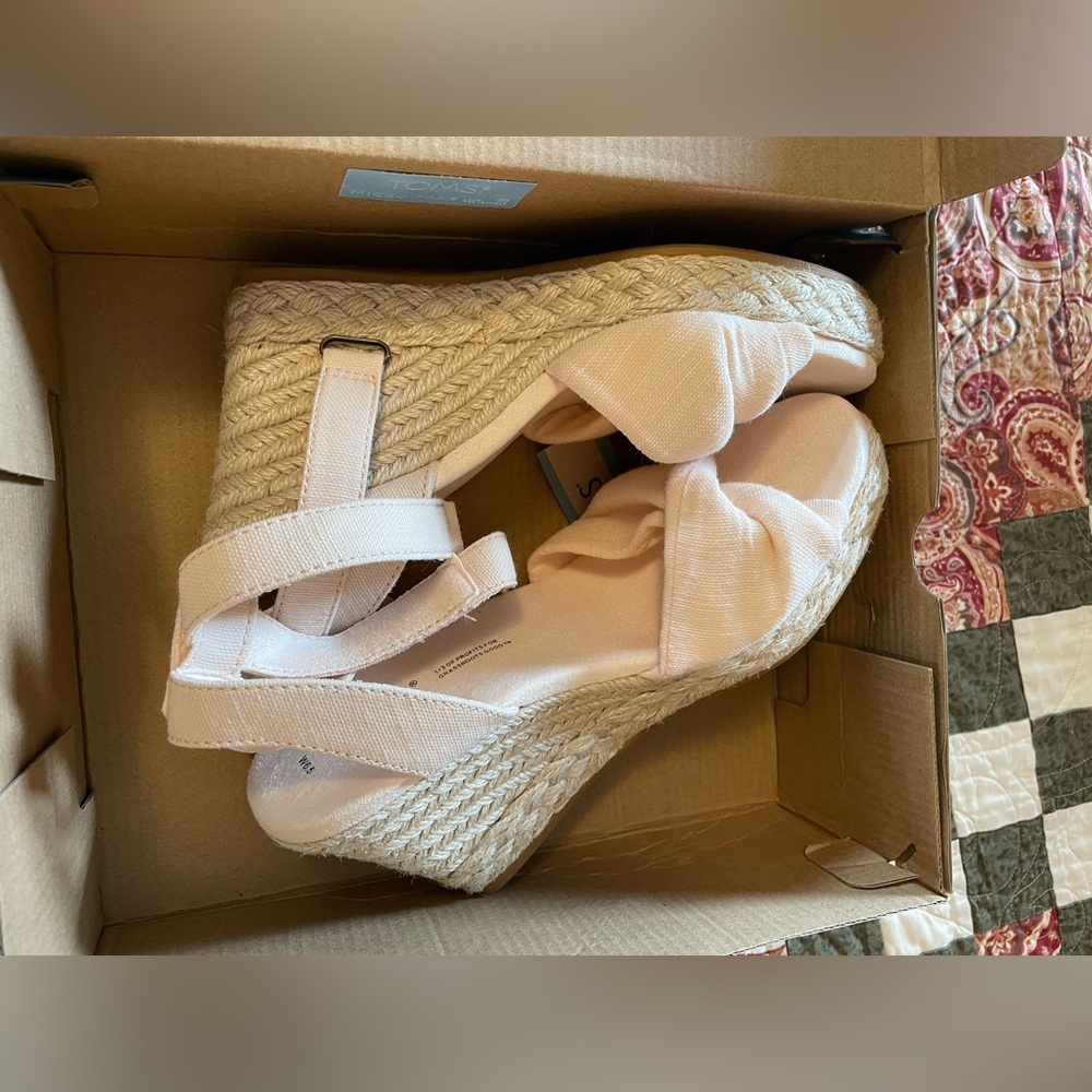 Toms Marisela dust peach slubby woven wedges